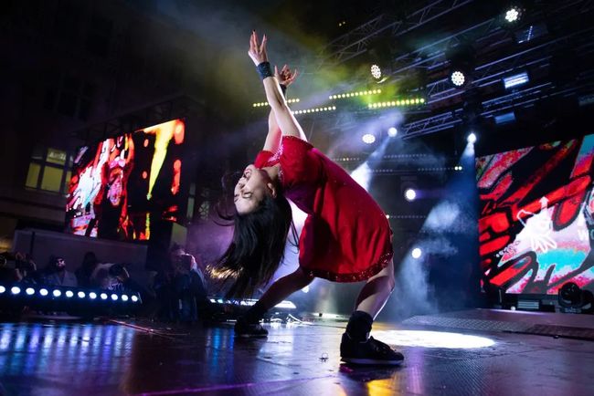 后入式插 有益的后入式插信息交流海报