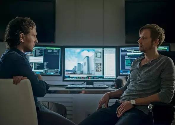 成 人 社区在线视频